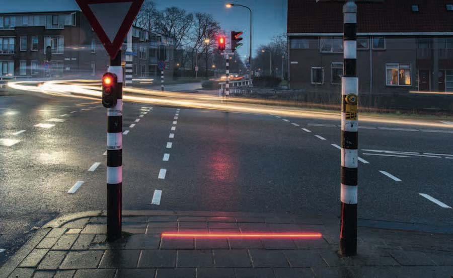 도로 신호 체계와 함께 반응하는 얇은 LED 조명 시스템